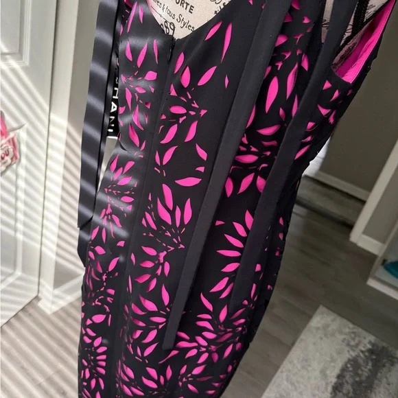 Shani Black Dress with Fuchsia Accents - Picture 5 of 11